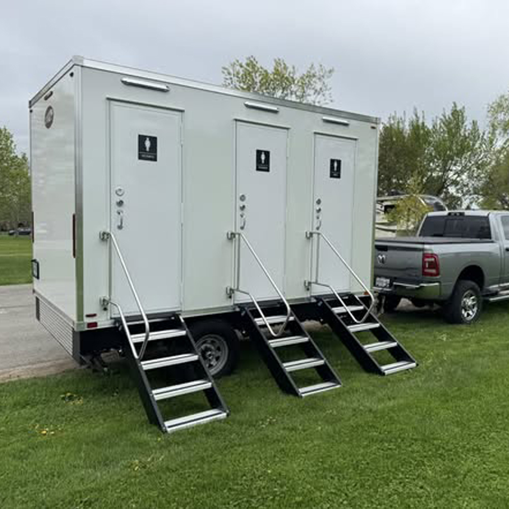Mobile Toilet Trailer Luxury 3 - Outdoor Lighting Rental recension och pris